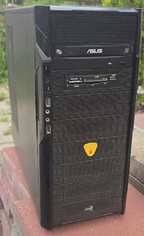 Корпус Aerocool, блок питания Raidmax 735W, видеокарта Palit 1050Ti, кулер Titan 1