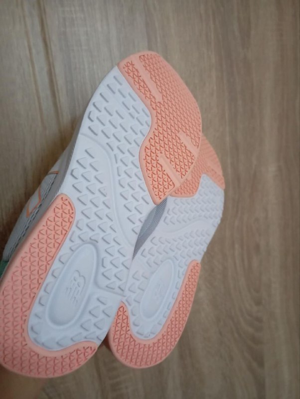 Абсолютно новые кроссовки New Balance 39 размер 3