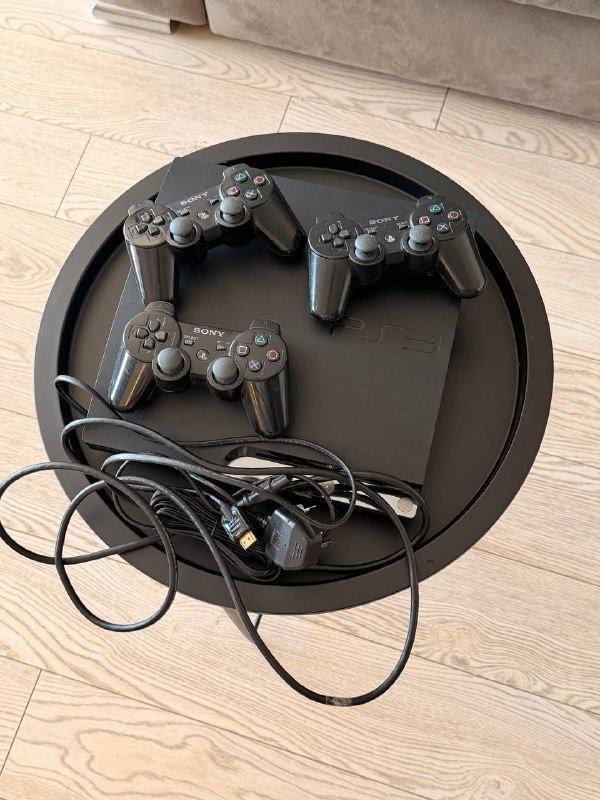 iPhone 15 Pro 128GB, PlayStation 3 с джойстиками, робот-пылесос REDMOND RV-R560 4