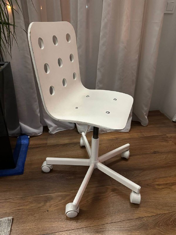 Стул на роликах с регулировкой высоты