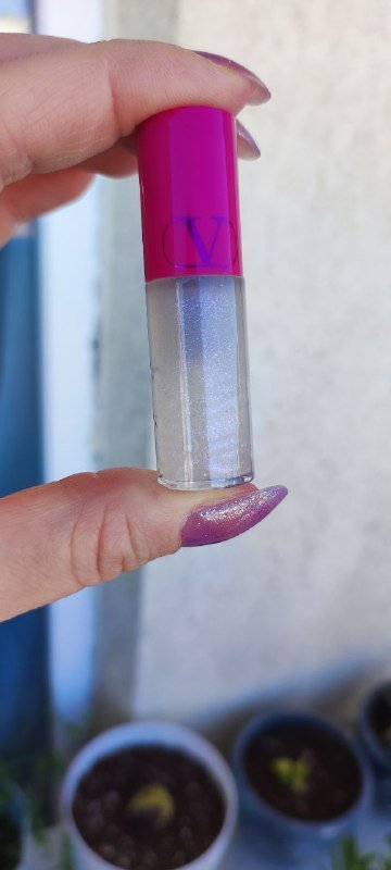 MoistureGlow Plumping Lip Serum, Valentino Puffer Lip Gloss 2