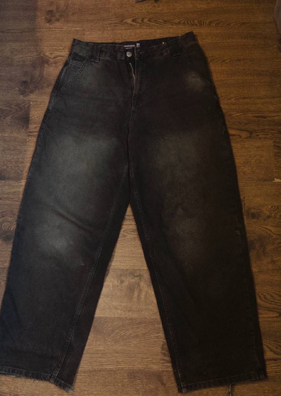 Джинсы черные Stradivarius