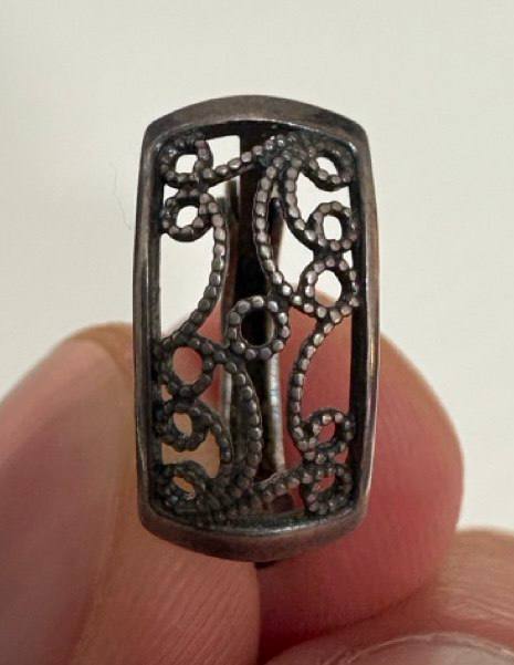 Серебряные серьги, кольца, пижамная рубашка, стрипы Flamingo-808G, женские часы SWATCH, платье Stradivarius