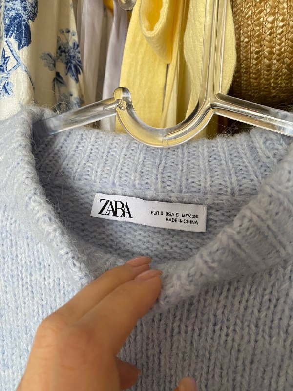 Небесно голубой свитер ZARA 2