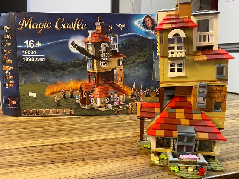 Конструктор Лего Гарри Поттер набор Нора 1098 деталей