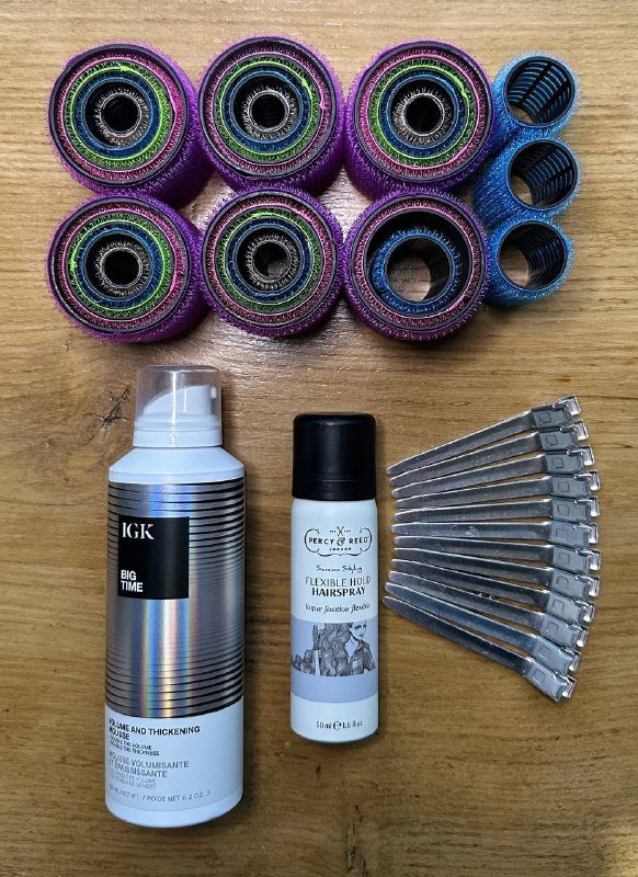 Бигуди-липучки, заколки, пенка и лак для волос 2