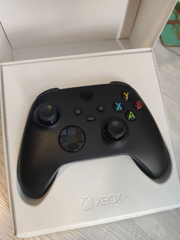 VR шлем Meta Quest 2, контроллер Xbox One, компьютер Acer Veriton, умная лампочка IKEA, набор инструментов