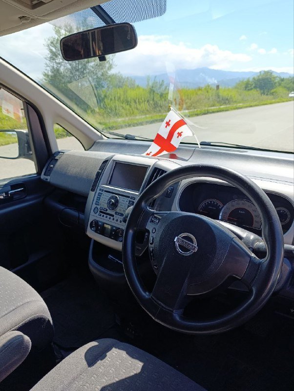 Nissan Serena 2005 машина 5