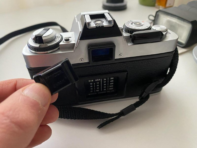 Minolta XG-M пленочный зеркальный фотоаппарат, объектив 50mm 1.7, фильтры UV Kenko и CPL 4