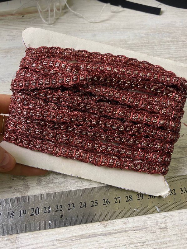 Кружево черное с золотым, белое, бахрома, кружево из металлизированных нитей, красное, резинка бельевая нежно-розовая 4