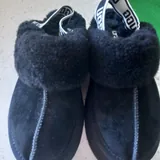 Зонты, сумка, тумбочки, столик, наклейки, туфли, кронштейн 8