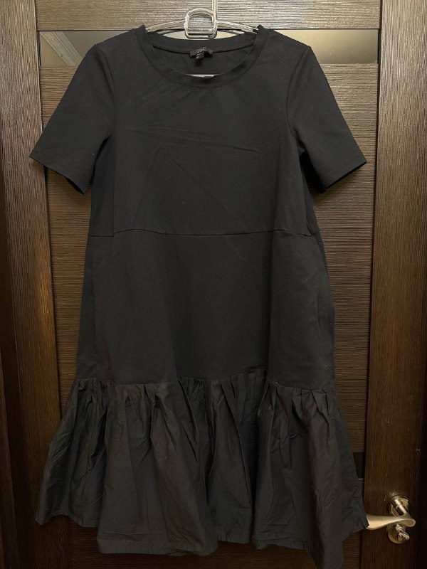 Платье COS, рубашка Love Moschino, накидка Muotikuu 2