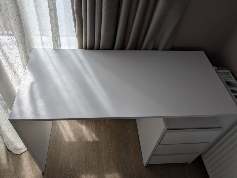 Два стола, 120см ширина, пылесос