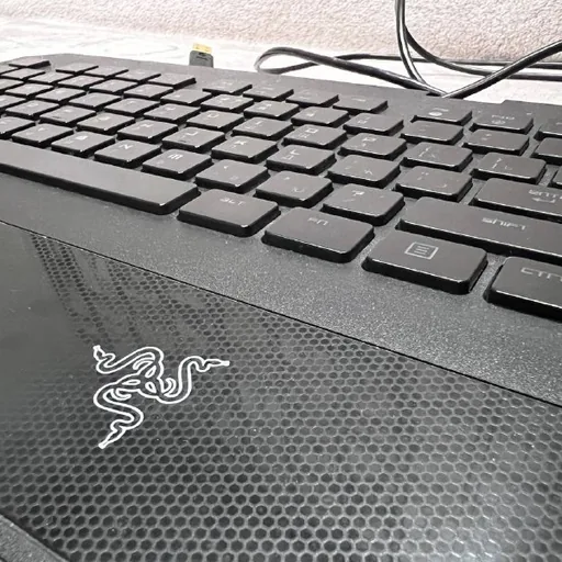 Игровая клавиатура, Bluetooth адаптер, HDMI адаптер, USB и Ethernet кабели