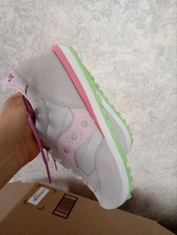 Кроссовки Saucony, носки Skechers 2