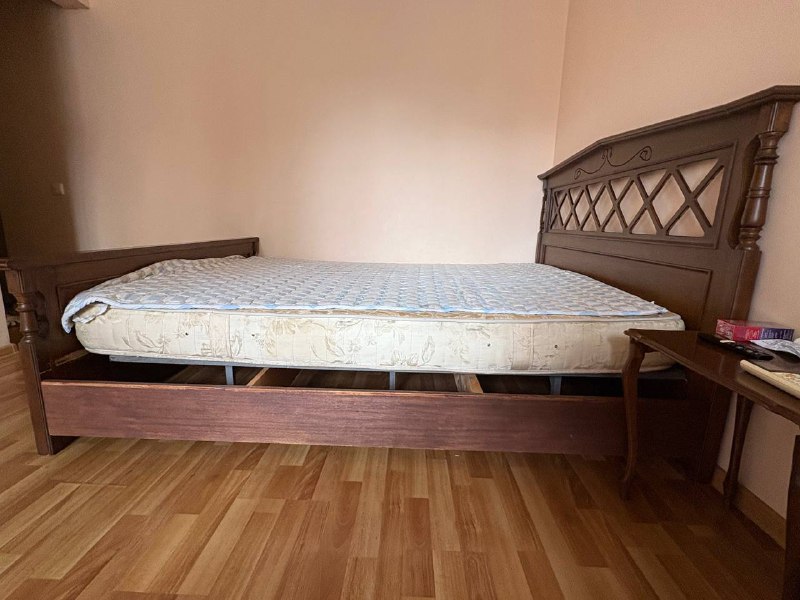Кровать с матрасом и наматрасником 3