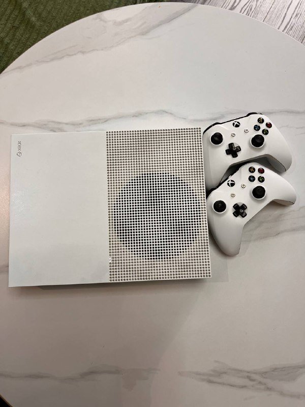 Xbox One S с 2 джойстиками и 3 играми 2