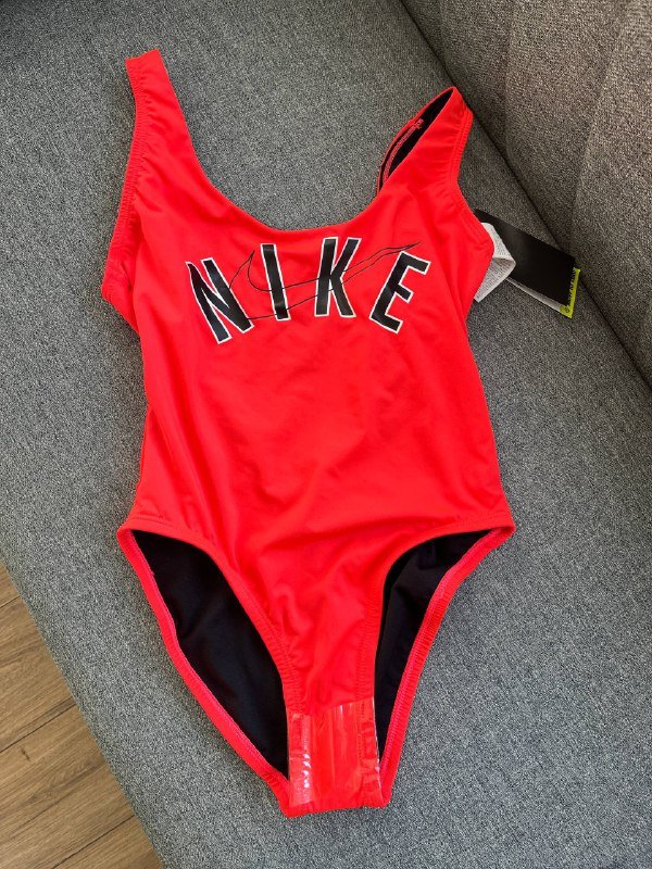 Оригинальный купальник Nike красный, чёрный 4