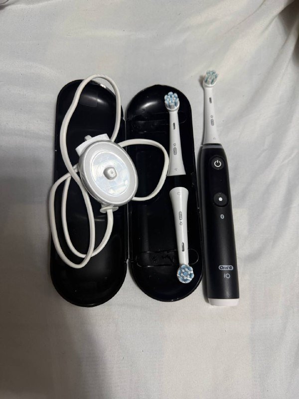 Зубная щетка Oral-B io6 с насадками