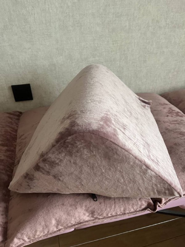 Кушетка, матрас, подушки для наращивания ресниц, стул, кольцевая лампа 2