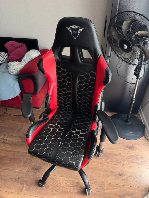 Игровое кресло GXT 1