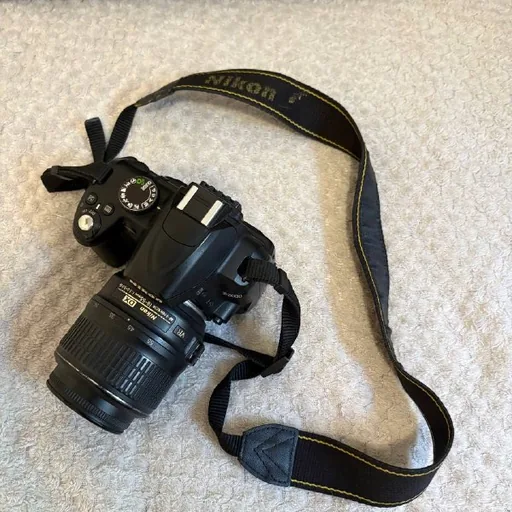Фотоаппарат Nikon D3000 с объективом 18–55 мм