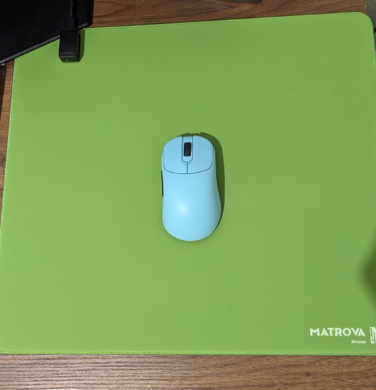 Speed mouse pad Matrova Breeze Mid, wireless mouse
