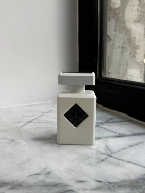 костюм OYSHO, духи Tom Ford, духи Initio self power 3