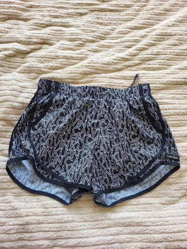 Свитер, повязка на голову, шорты спорт Calvin Klein, шорты хлопок, майка белая, джинсы Koton, юбка вязаная, майка красная вязаная, платье комбинированное 3