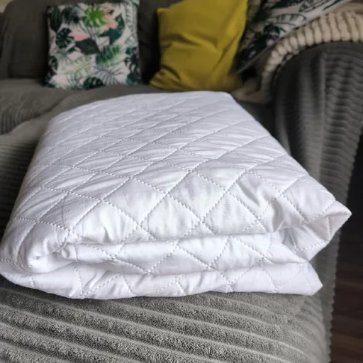 Mattress topper 140x200 cm with fitted sides