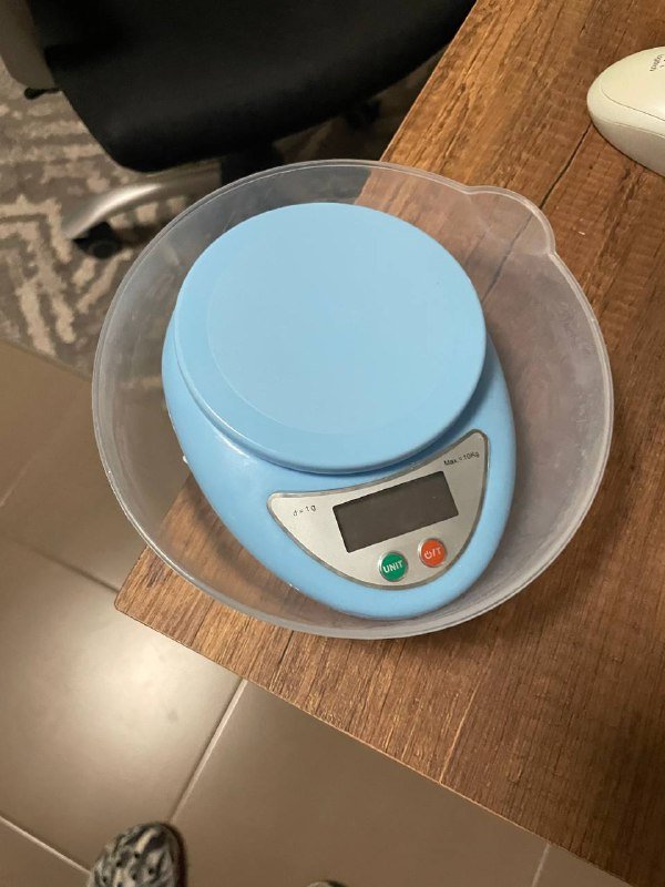 Дождевик-пончо, спальник, налобный фонарь, кухонные весы 2