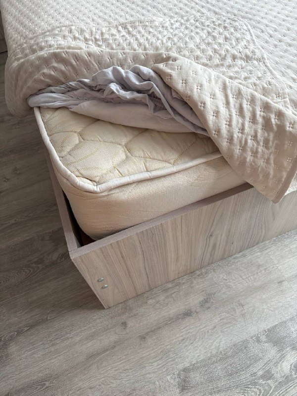 Кровать с матрасом 200 на 200