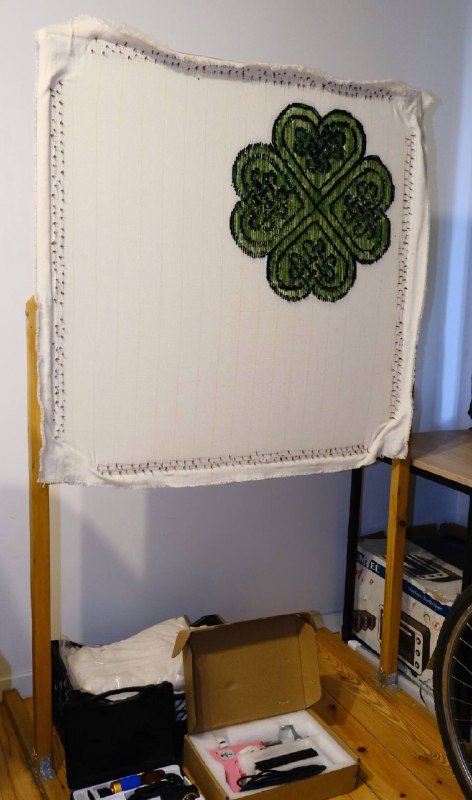 набор для тафтинга с пистолетом, машинкой, тканью и станиной 4