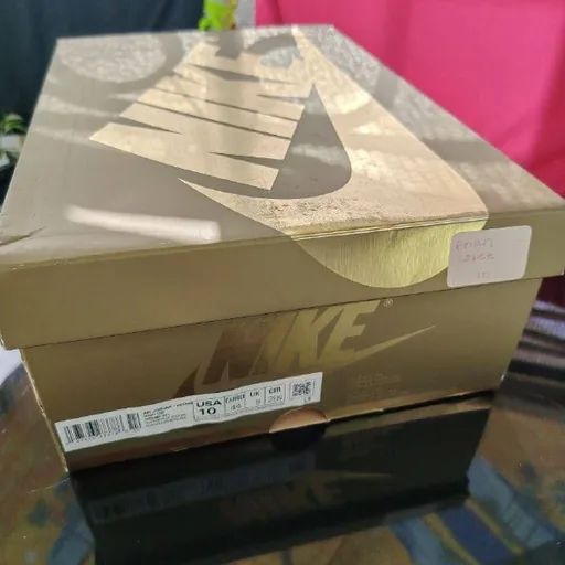 Jordan 1 Mid Metallic Gold