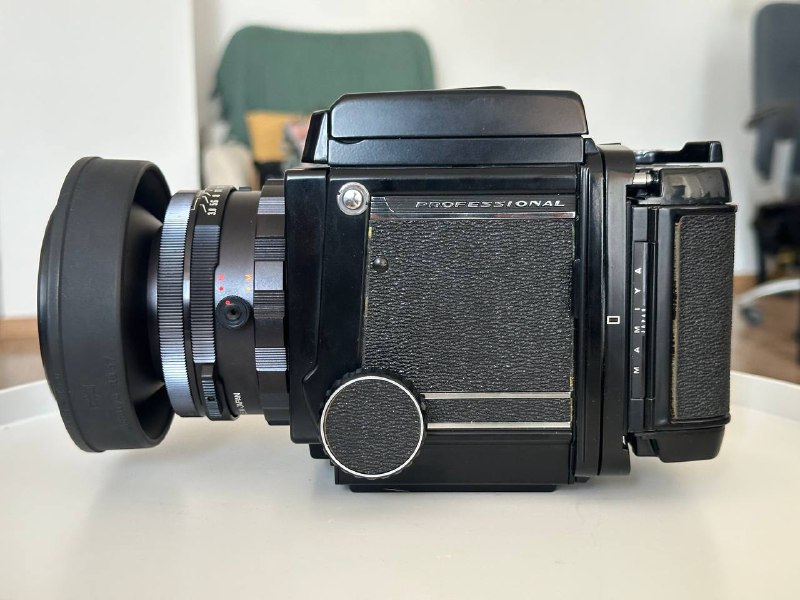 Mamiya rb67 medium format film camera with 90mm f3.8 lens 3