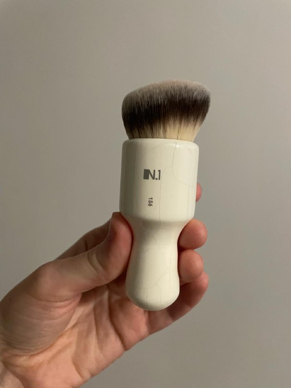 Помада Body Shop, подводка Kiko, кисть, 2 карандаша MAC, парфюм 5