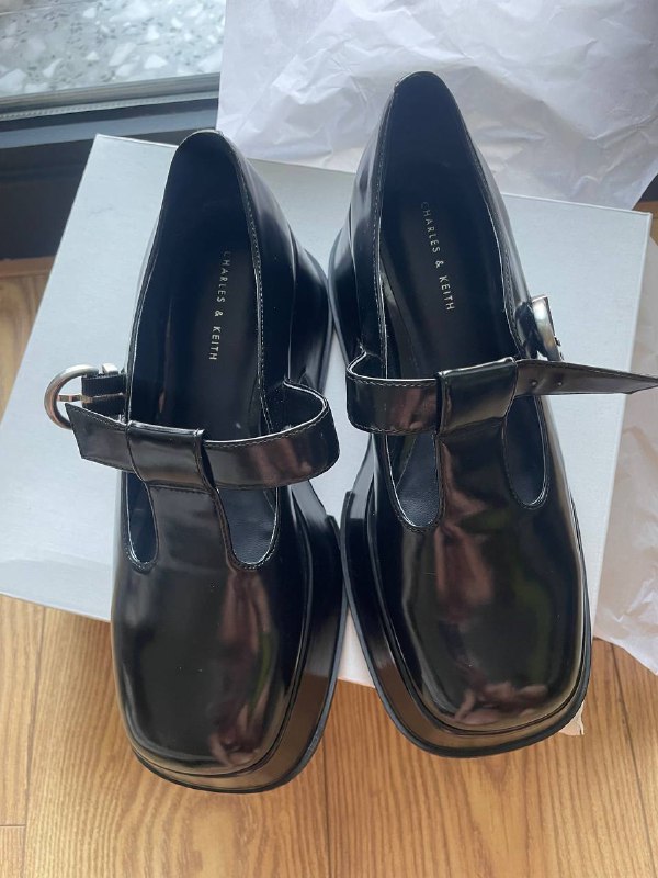 Женские туфли Charles & Keith размер 39 новые 2