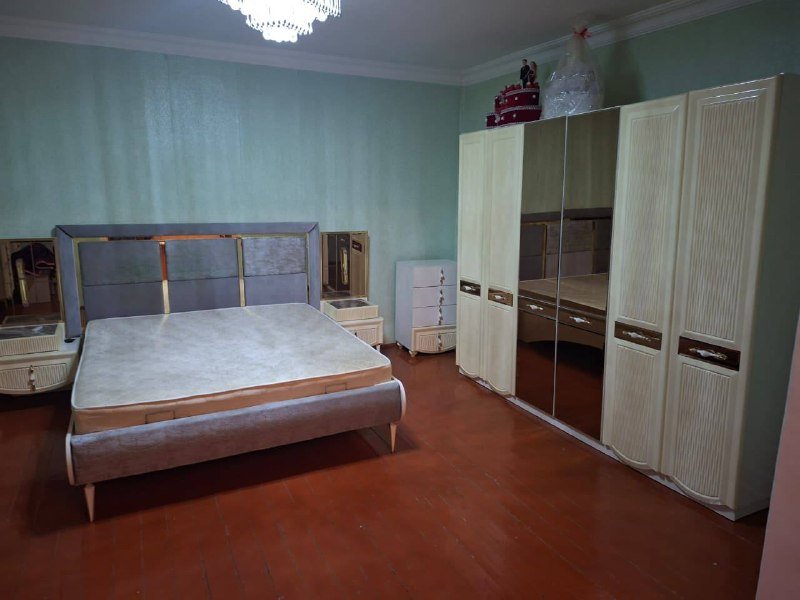 Набор мебели для спальни: кровать, шкаф, комод, туалетный столик