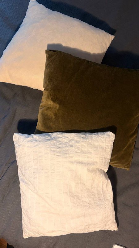 Подушки белая, бежевая, темно-зеленая