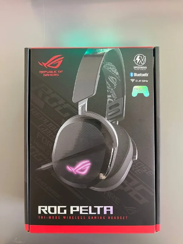 ROG PELTA Tri-mode wireless gaming headset 1