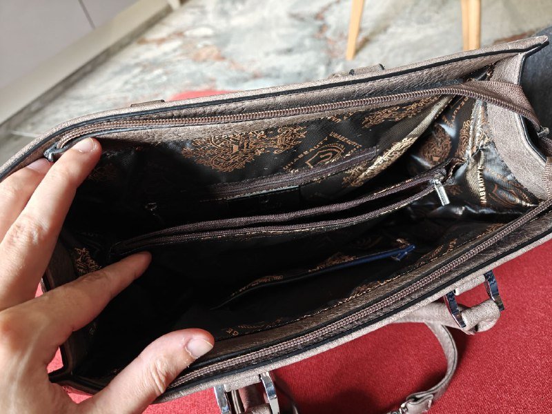 Женская сумка с ремешком 3