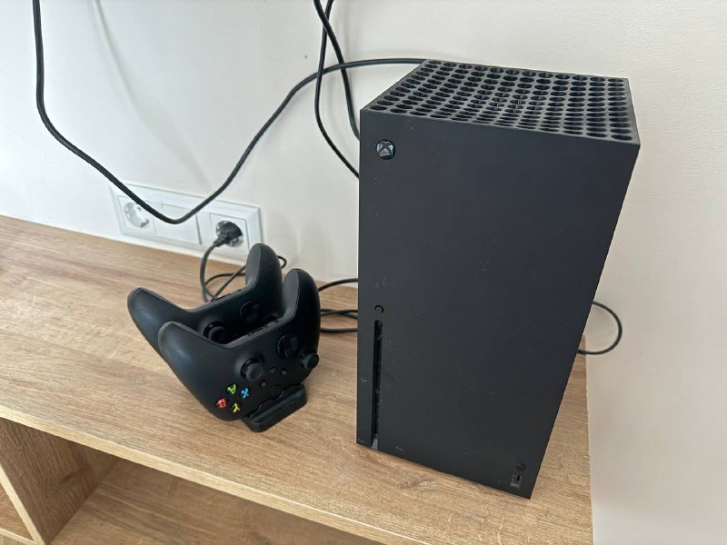 Xbox Series X, 2 контроллера, батарейки и зарядка