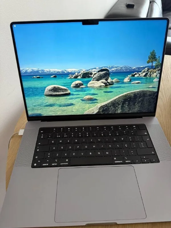 MacBook Pro 16 M2 Pro 1
