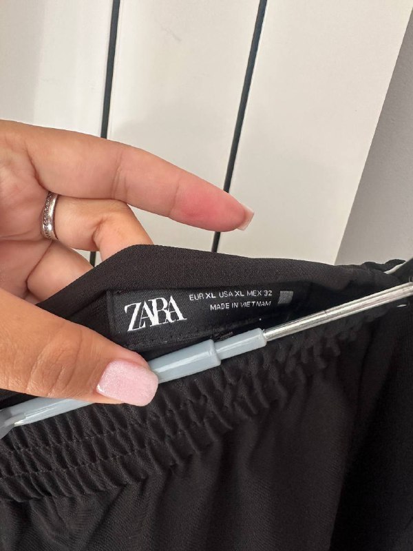 Джинсовка Zara, брюки классические Zara, юбка Kiabi, лоферы, кроссовки 6