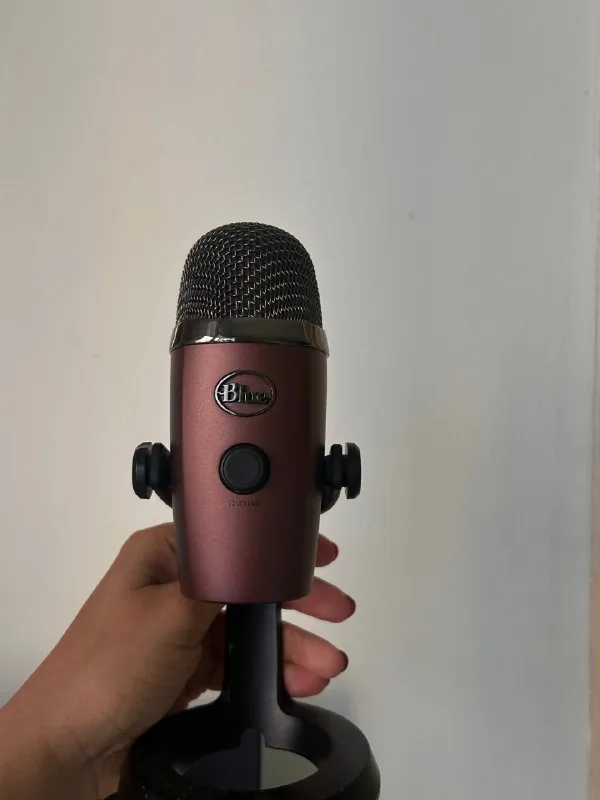 Микрофон Blue Yeti Nano 1