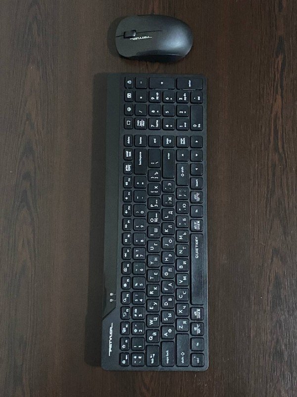 MacBook Pro 13-inch 2017 с монитором Dell, клавиатурой, мышью и переходником 3