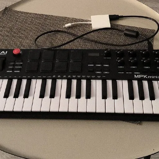 Akai MPK mini Plus MIDI-клавиатура