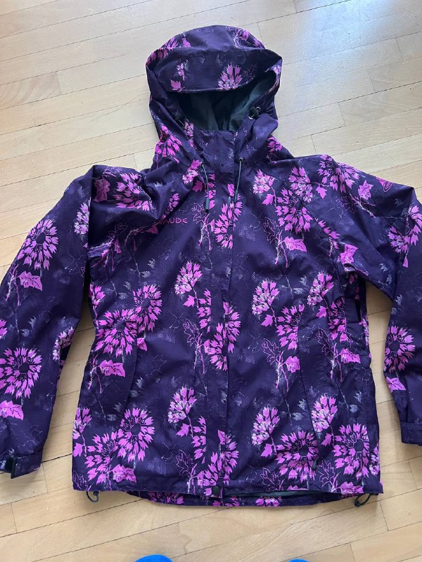 спортивный купальник новый размер М, лямки регулируются 9