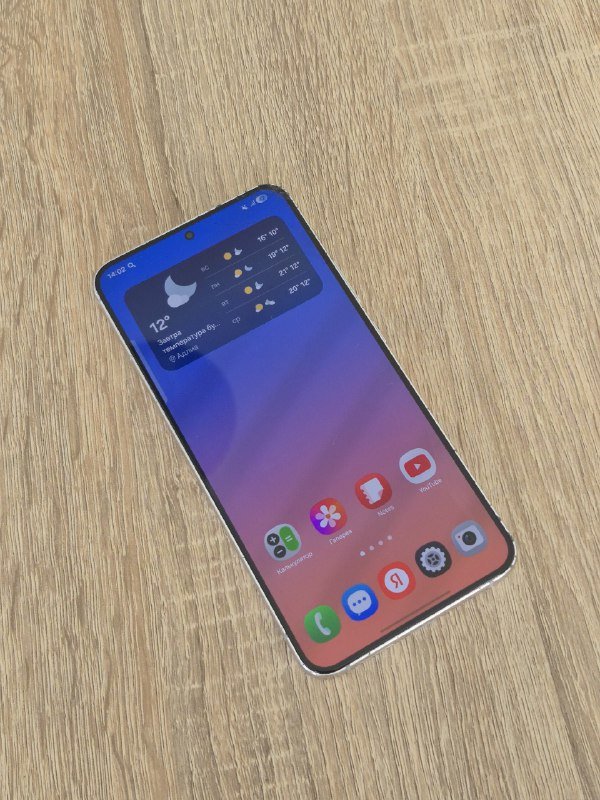 Samsung Galaxy S22 Plus 256 Гб с зарядкой и чехлом