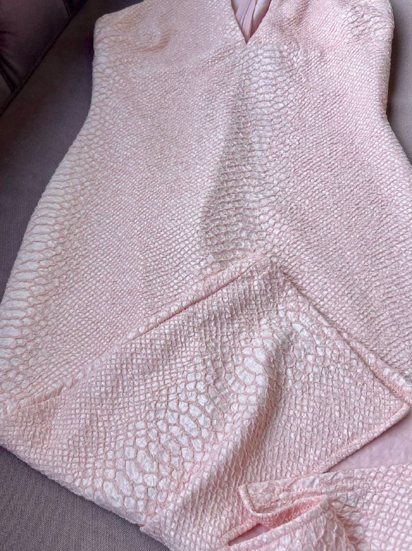 черное бандажное платье с кружевом, грязно розовое платье с принтом 10